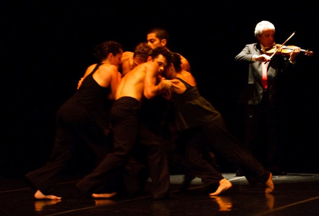 INTERPRET. _ CRE_DITO ANDRE_ PINOLLA - focus cia de danc_a.JPG